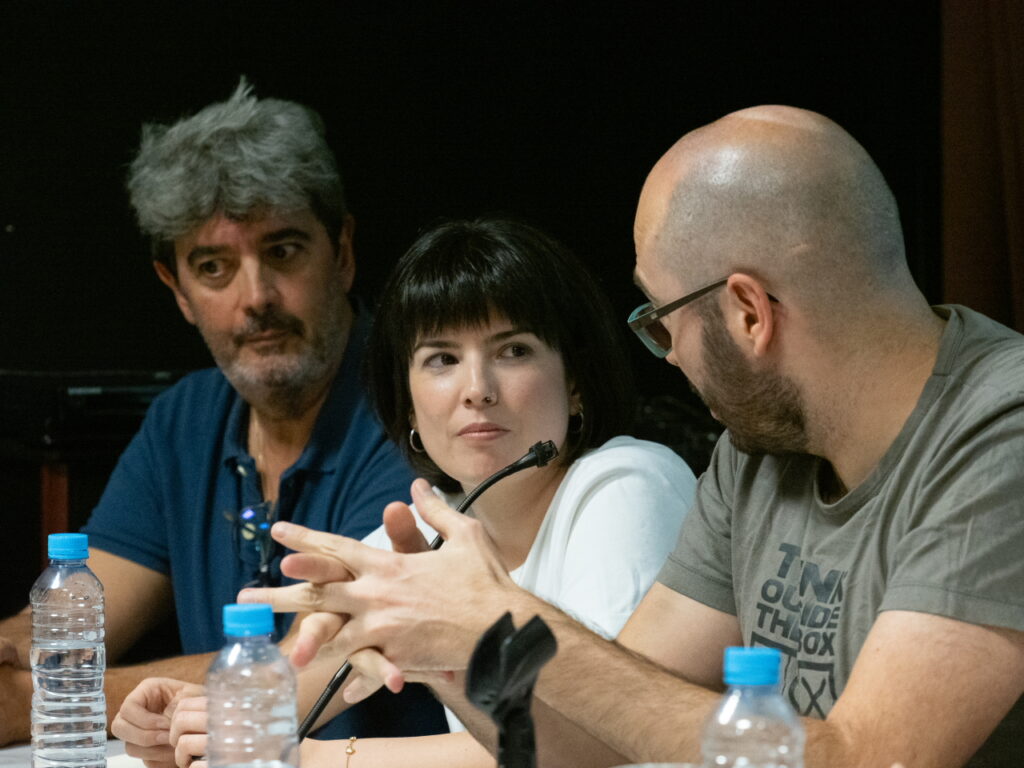 Mesa redonda 20 Aniversario del Blog "Acerca de la Fotografia" de Valentin Sama. Ateneo de Madrid. Fotografia Valentin Sama Rojo